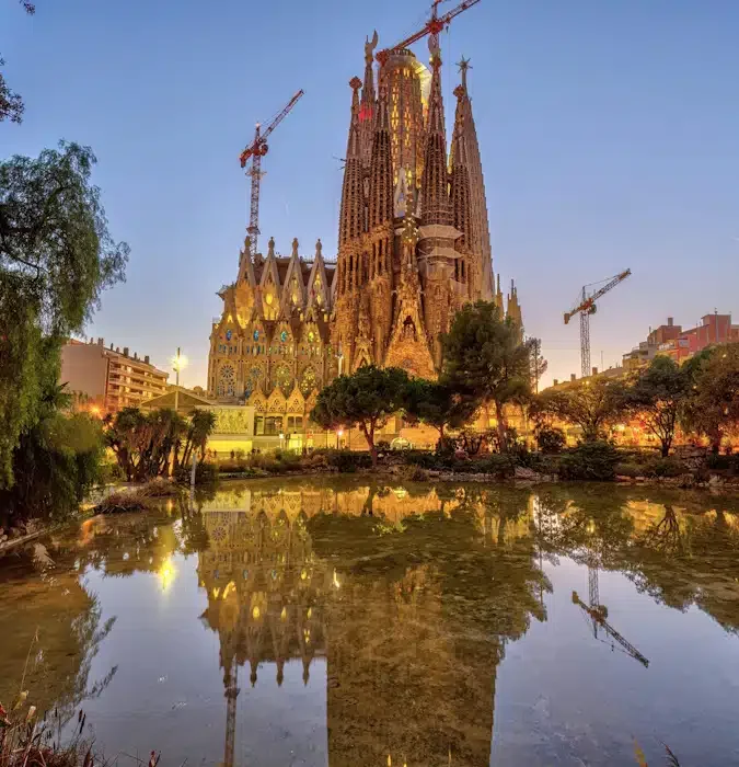 Vista da Sagrada a partir da Plaça de Gaudí